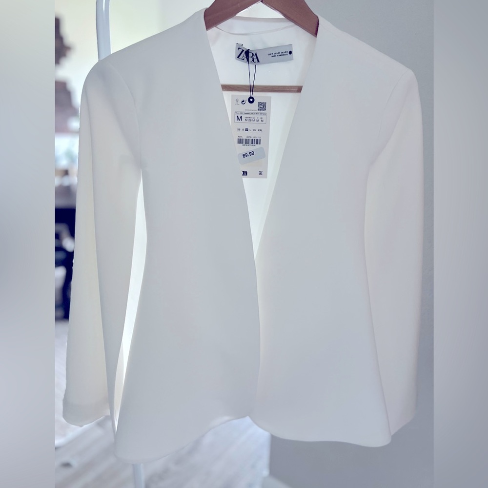 Zara white capelet NWT. Size M